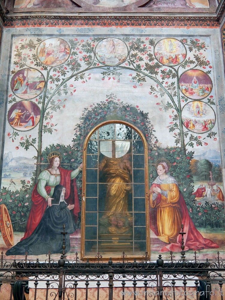 Meda (Monza e Brianza, Italy) - Wall of the Chapel of the Madonna of the Rosary in the Church of San Vittore
